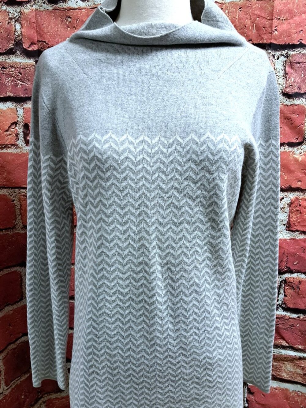 ASPEN LADIES PULLOVER SWEATER GREY WITH WHITE CHEVRON PATTERN SIZE MED